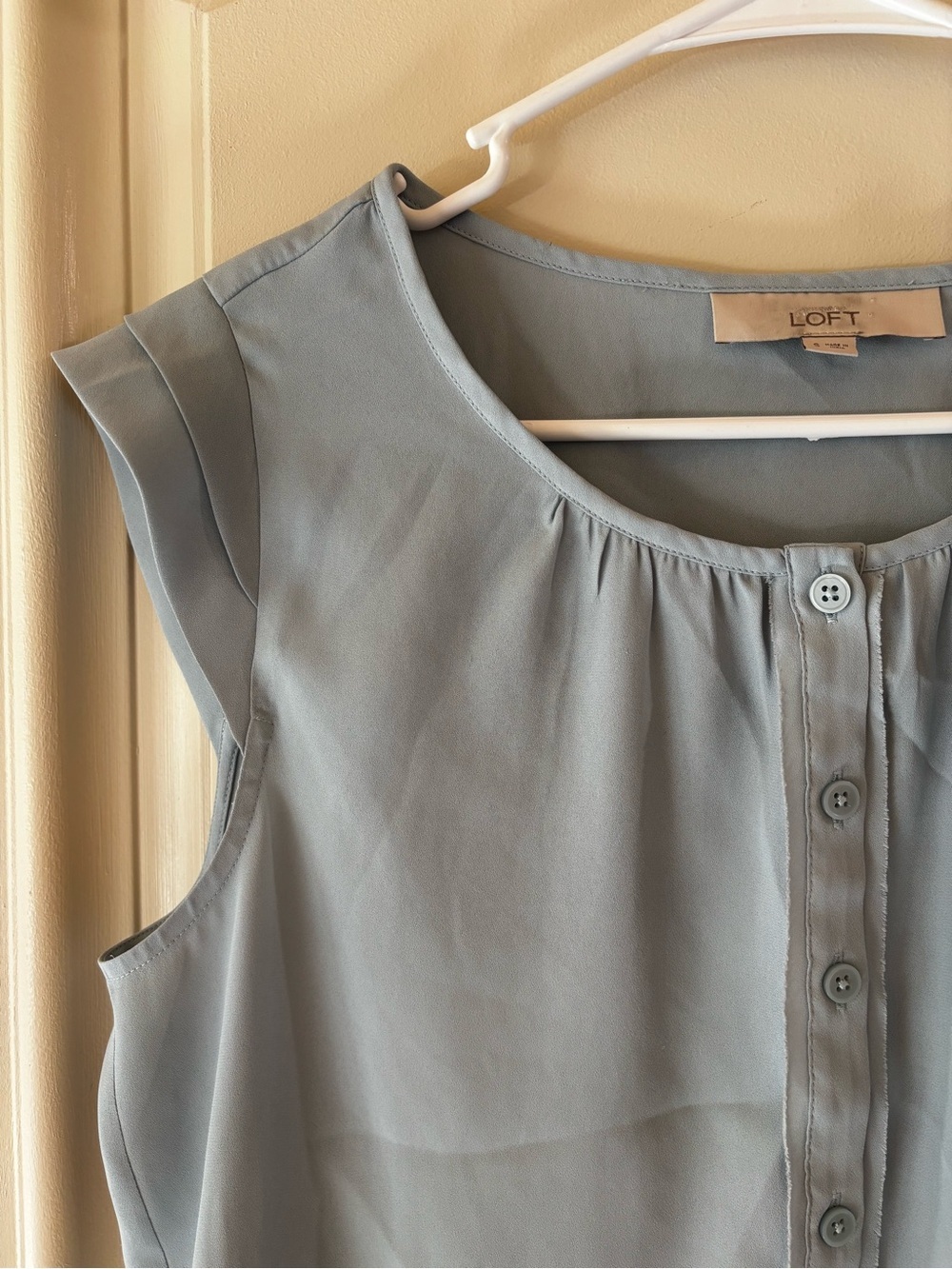 LOFT Light Blue Sleeveless Button Front Blouse Size Small